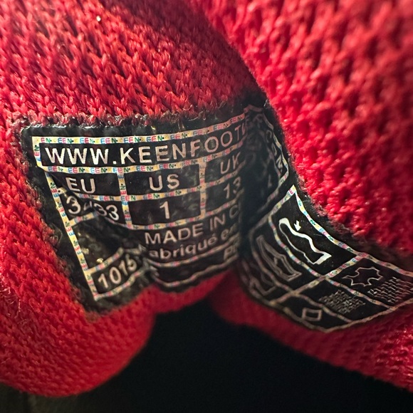 Keen Oakridge Boys Sz 1 Waterproof Hiking Shoes Black/Red - EUC - Picture 5 of 7